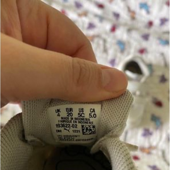 Size 5 Puma toddler sneaker. - Picture 5 of 5